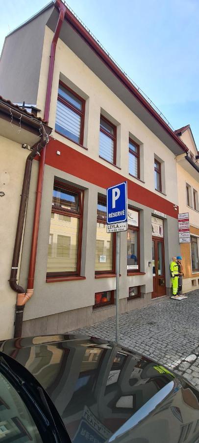 Centrum Apartman S- Dom Бардеев Екстериор снимка