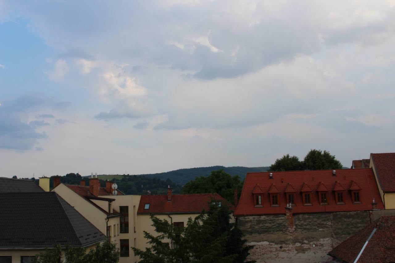Centrum Apartman S- Dom Бардеев Екстериор снимка