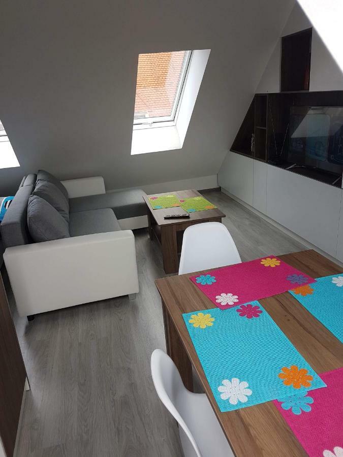 Centrum Apartman S- Dom Бардеев Екстериор снимка